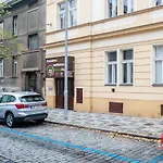 Cozy Private Apartment In The City Center